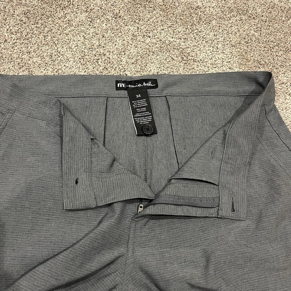 Travis Mathew Stretch Golf Shorts Mens Sz 34 Dark Charcoal Gray Pinstriped - Picture 3 of 8